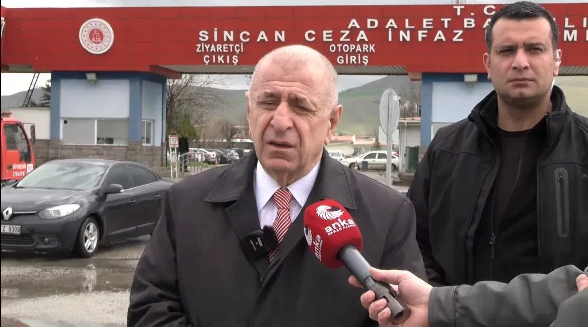 “TÜRKİYE'DE MUHALİFSENİZ BİRBİRİNİZİ CEZAEVİNDE ZİYARET ETTİĞİNİZ BİR SÜREÇ İÇERİSİNE İTİLİYORSUNUZ”